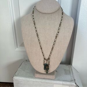 Green stone charm pendant beaded chain vintage antique gold tone necklace